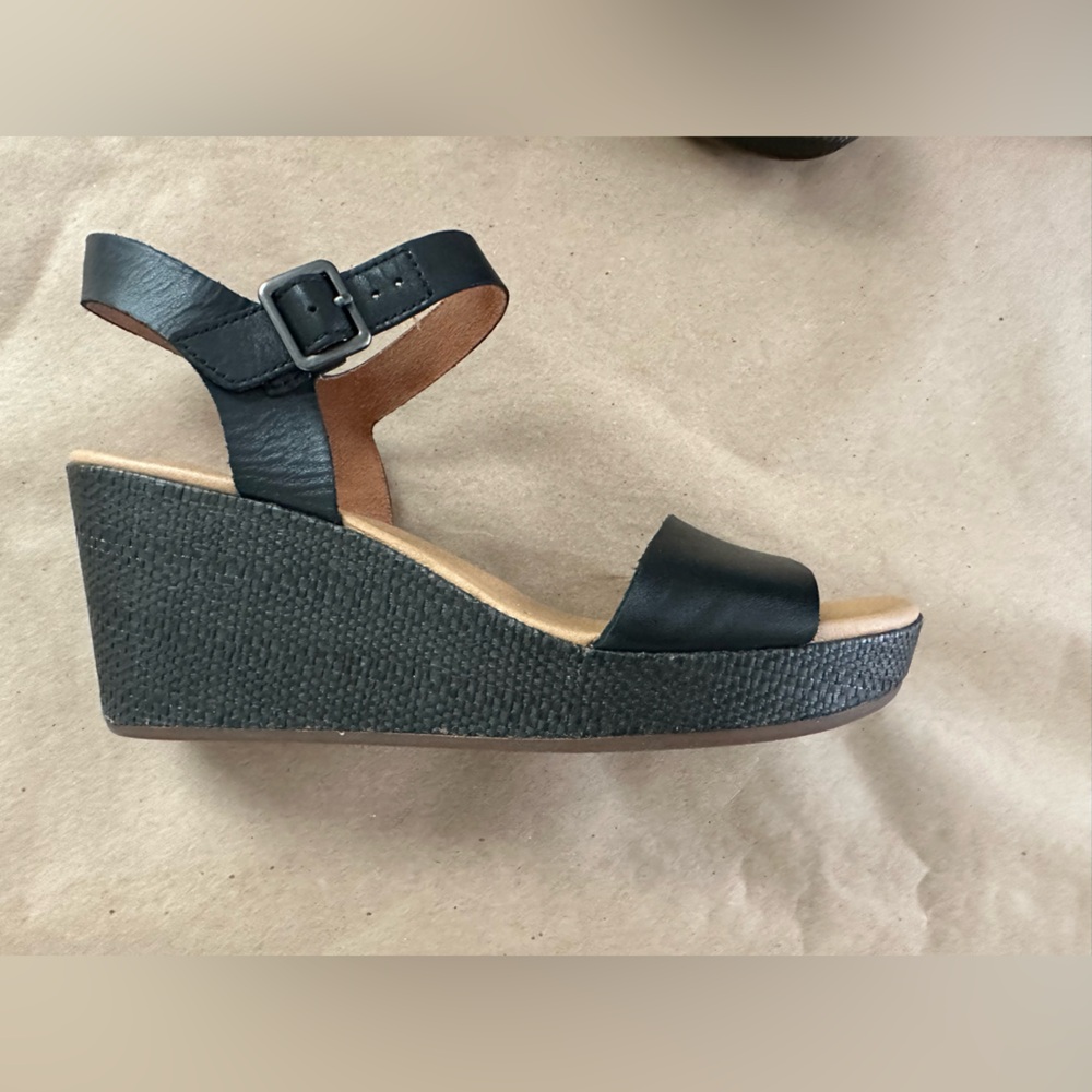 Comfortable and Stylish Rockport Size 9 Wedge Sandals